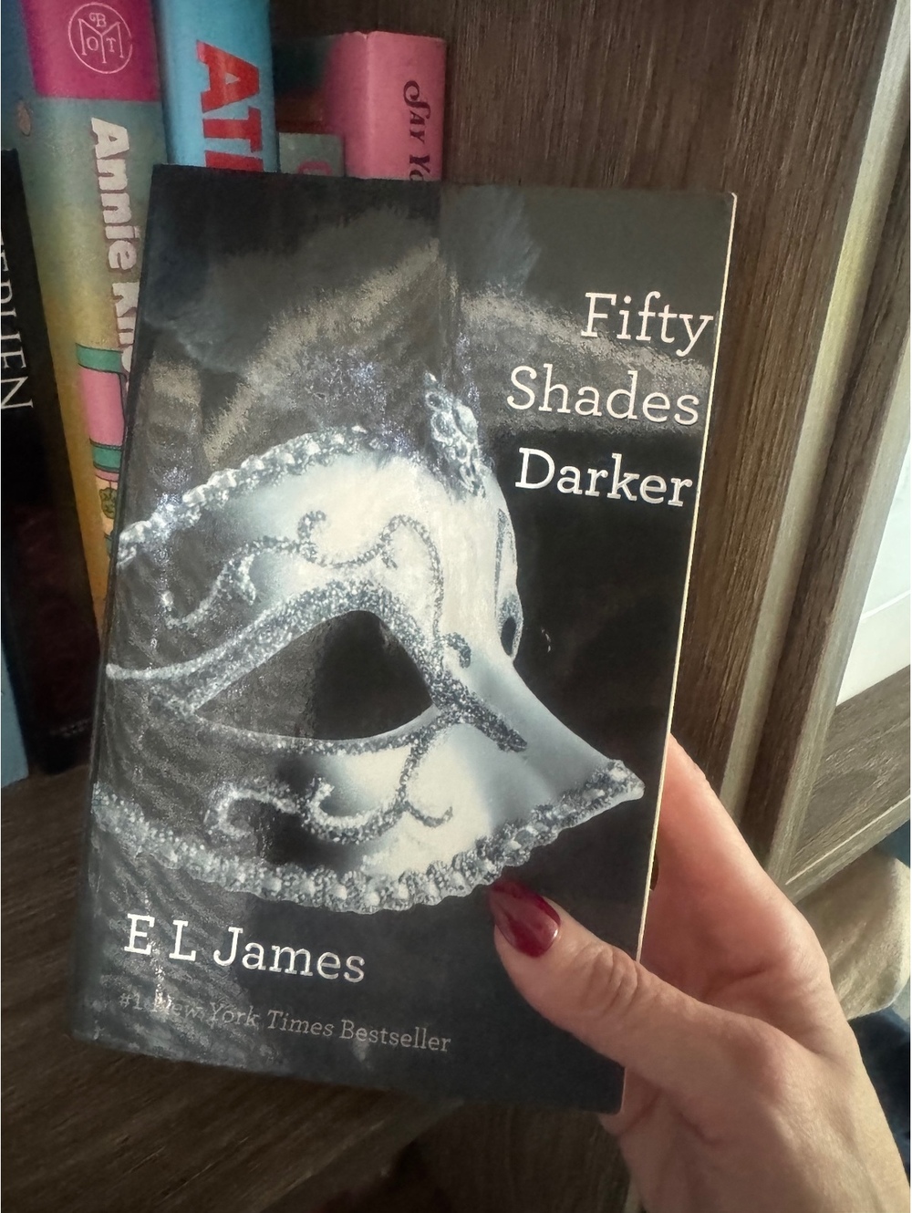 Fifty Shades Darker by E L James - Paperback